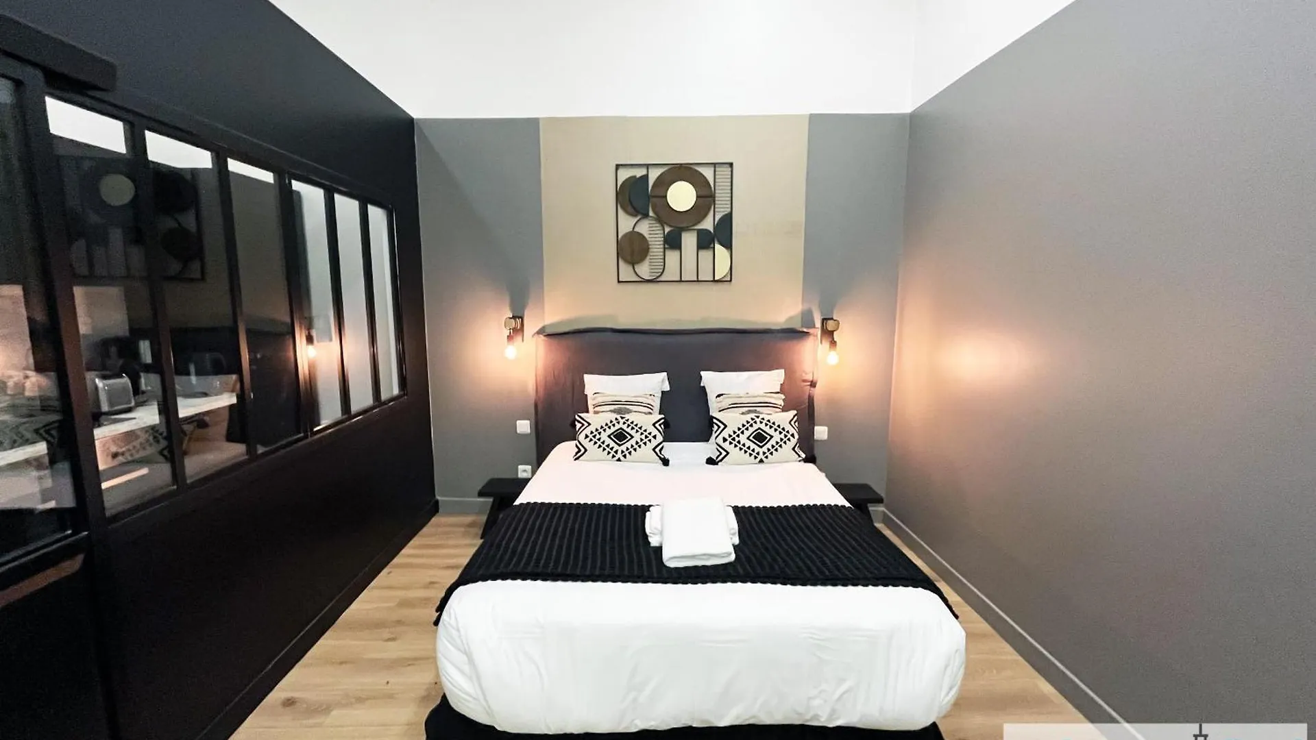 Apartment Urban Flat 05 - Spacious 1 Bedroom Parisian Flat *
