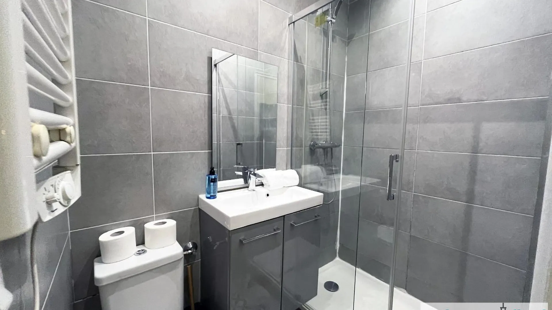 Urban Flat 05 - Spacious 1 Bedroom Parisian Flat Daire