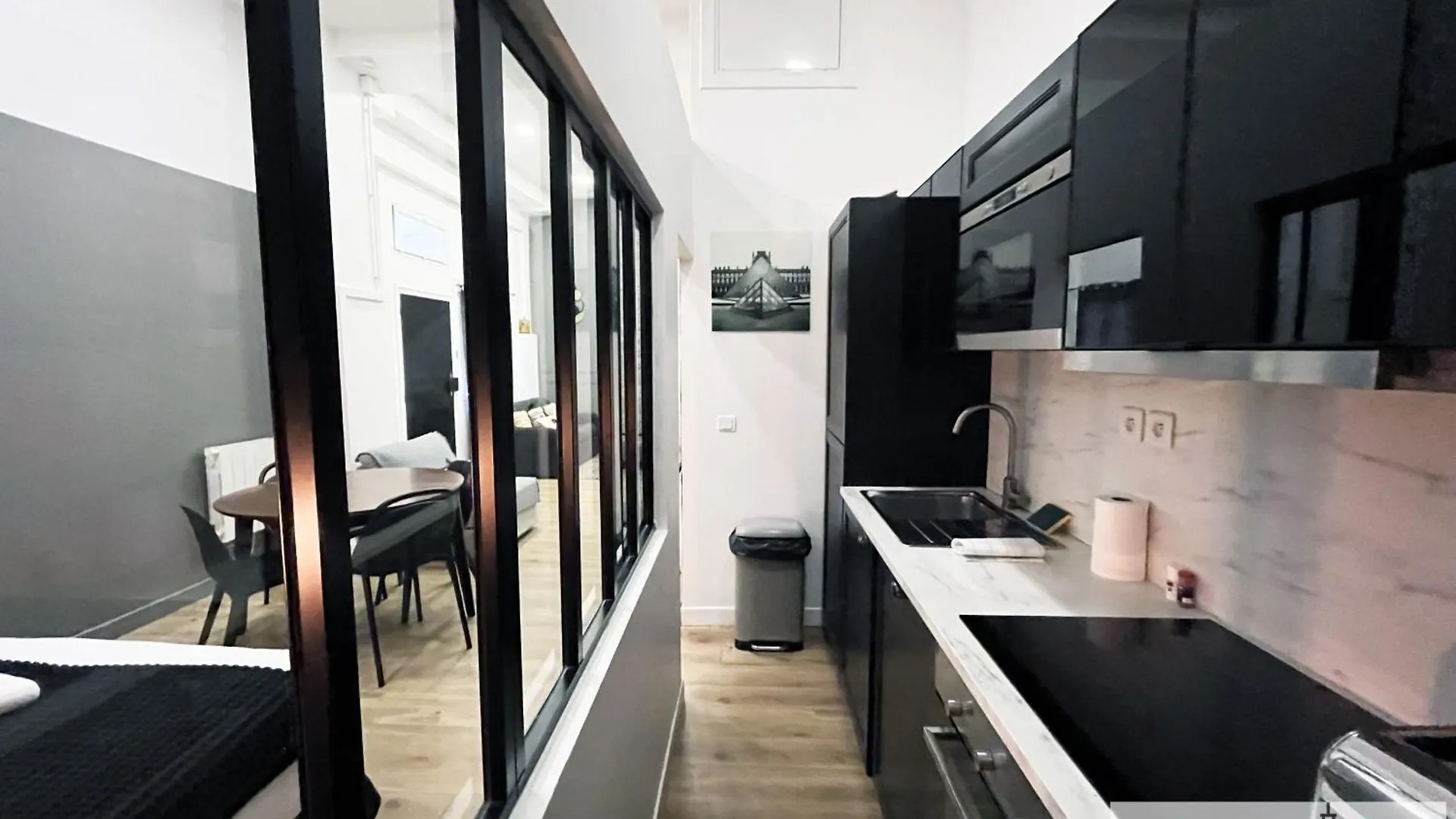 Apartment Urban Flat 05 - Spacious 1 Bedroom Parisian Flat *