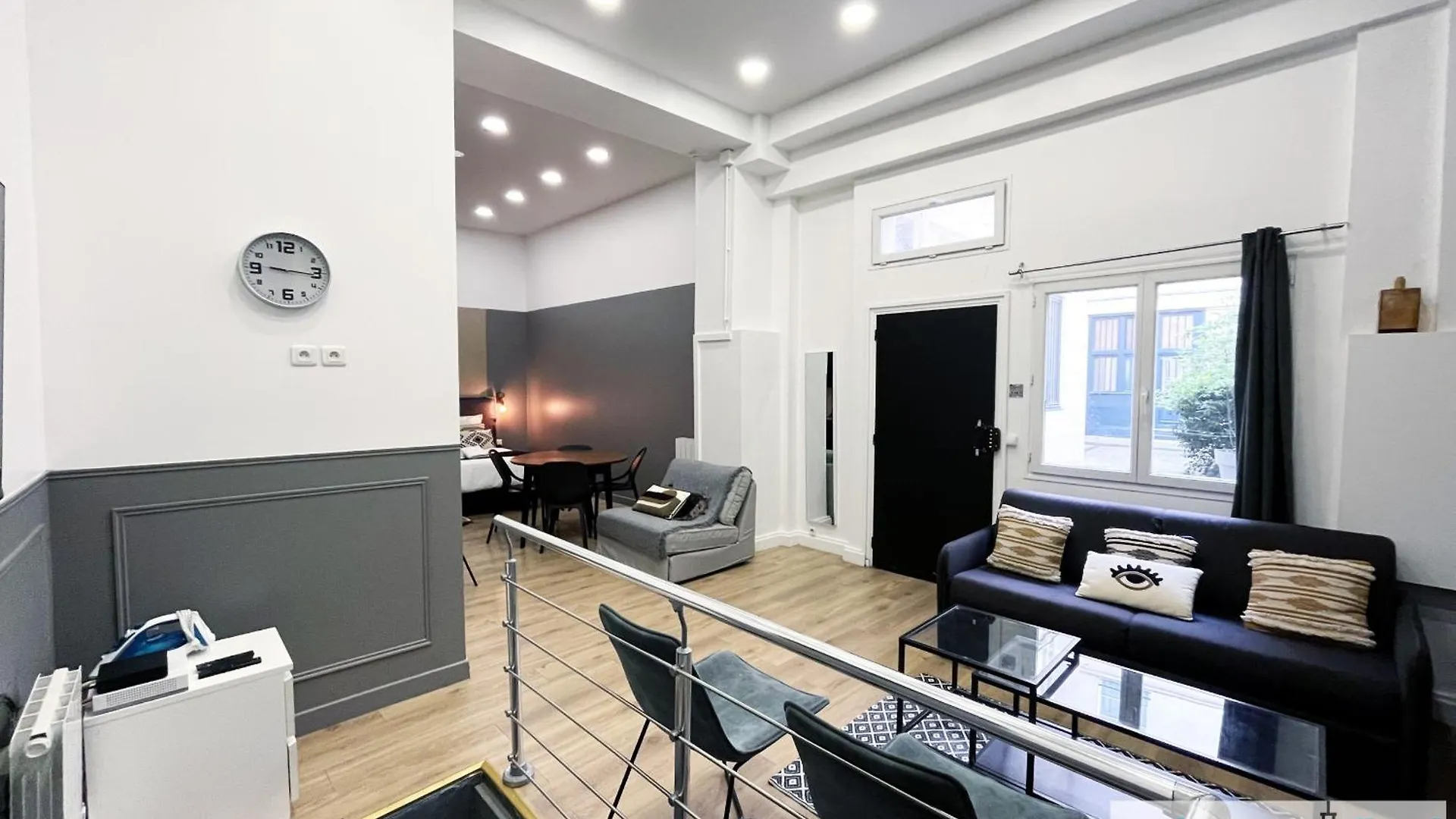 Urban Flat 05 - Spacious 1 Bedroom Parisian Flat