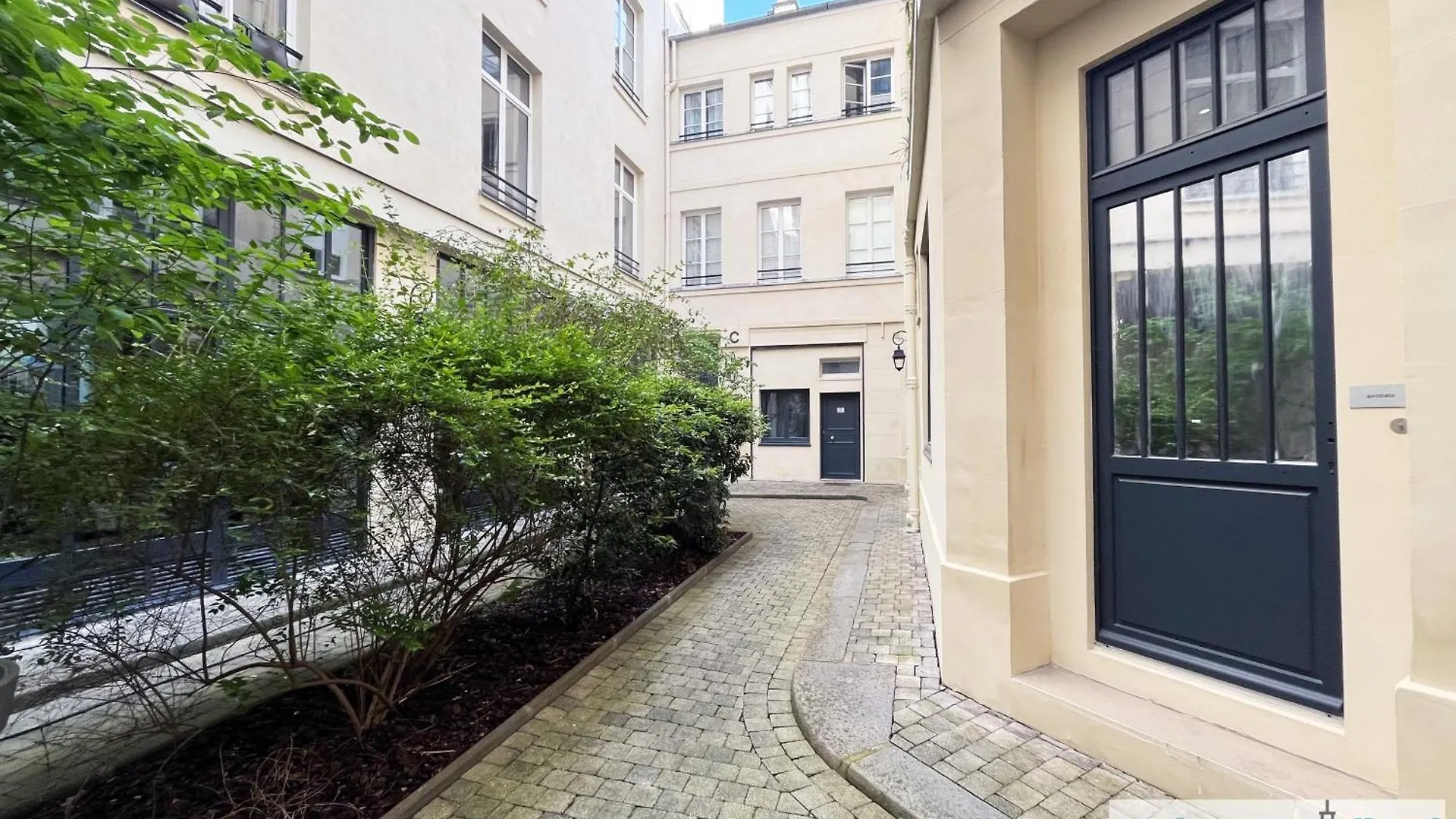 Urban Flat 05 - Spacious 1 Bedroom Parisian Flat Apartment Paris