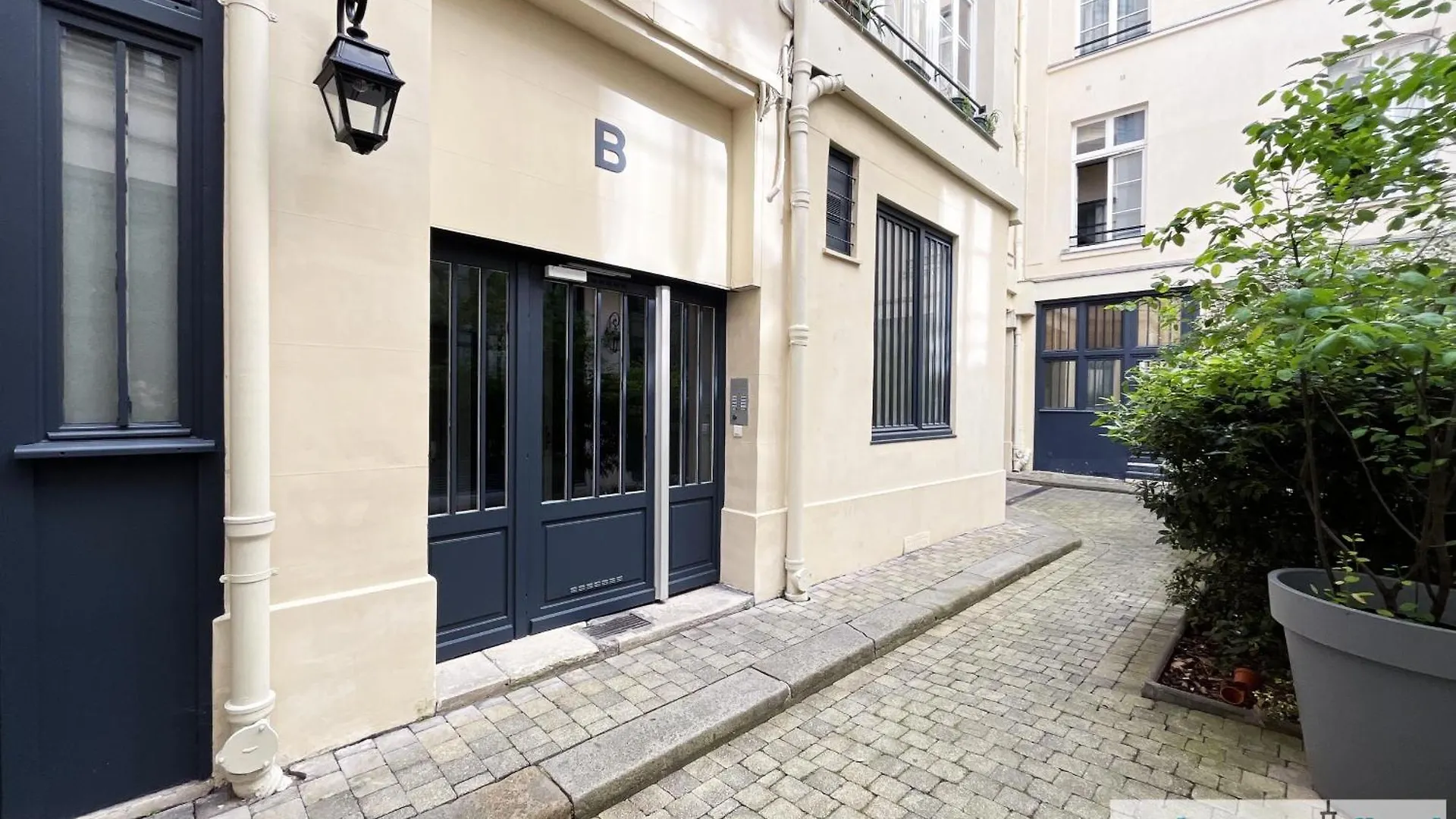 Urban Flat 05 - Spacious 1 Bedroom Parisian Flat Apartment