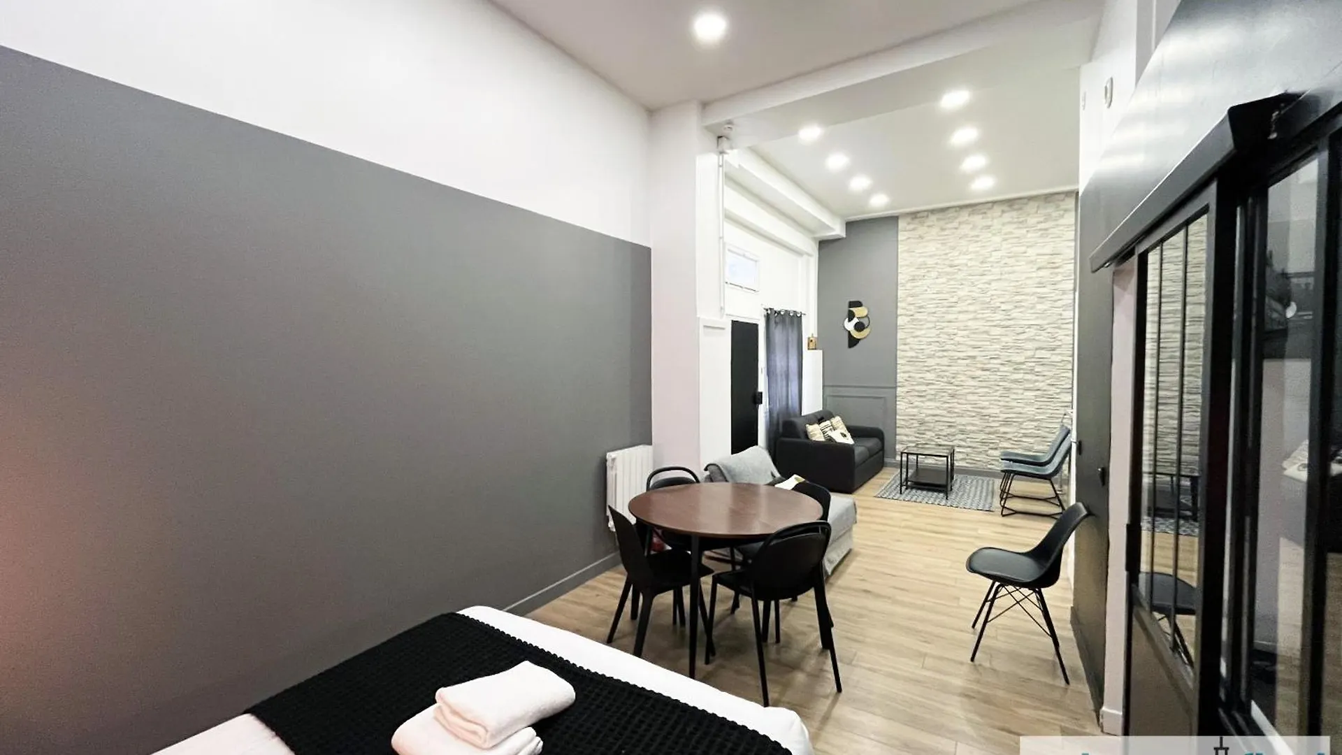 Urban Flat 05 - Spacious 1 Bedroom Parisian Flat Apartment Paris